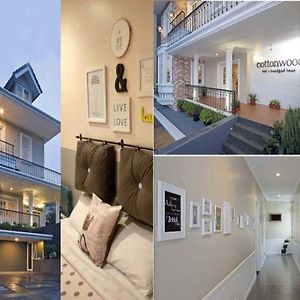 Cottonwood Bed & Breakfast House Bandung